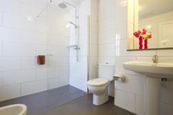 Lanzarote - Canary Islands - scuba diving holiday. Nazaret Apartments bathroom.